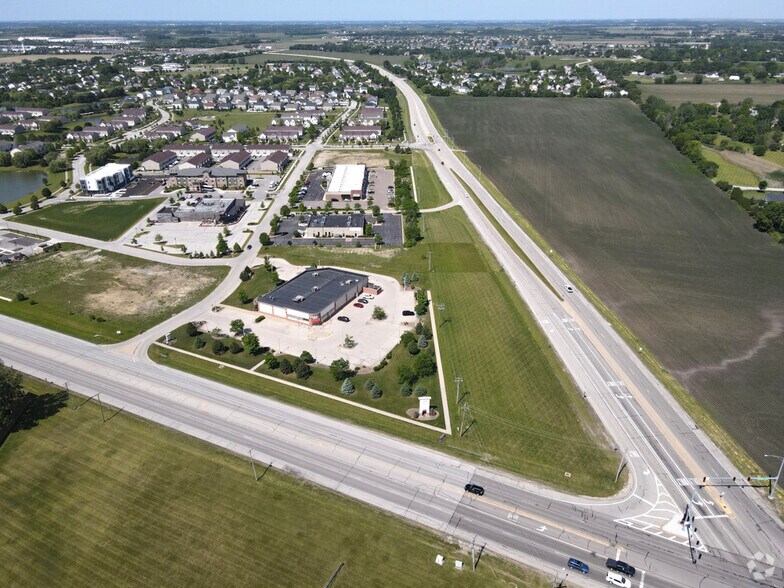 More Photos Of 1015 W Orchard Rd, North Aurora Freestanding For Lease