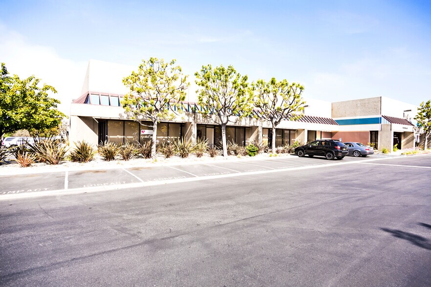 More Photos Of 4572 Telephone Rd, Ventura Warehouse For Lease