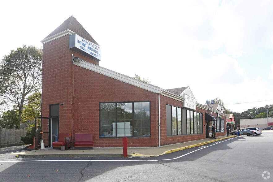 More Photos Of 532 Pond St, Weymouth General Retail For Lease