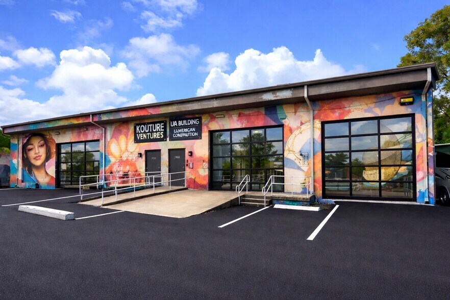 More Photos Of 2261-2299 NE 164th St, Aventura Warehouse For Lease