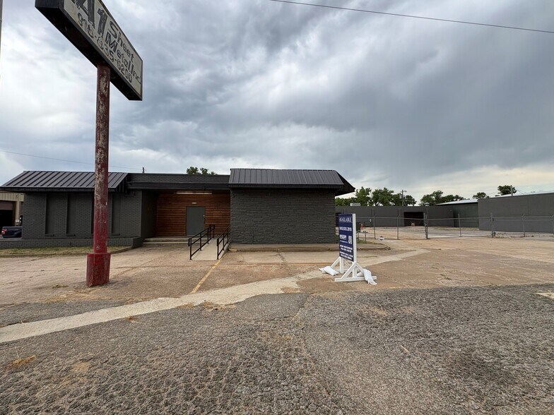More Photos Of 5909 E 15th St, Tulsa Manufacturing For Lease