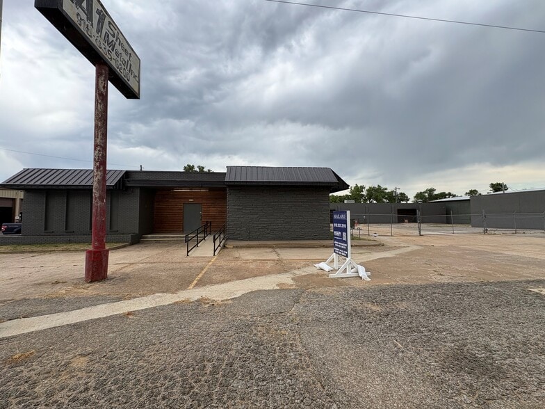 More Photos Of 5909 E 15th St, Tulsa Manufacturing For Sale