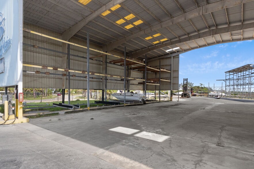 More Photos Of 5000 Calienta St, Hernando Beach Marina For Sale