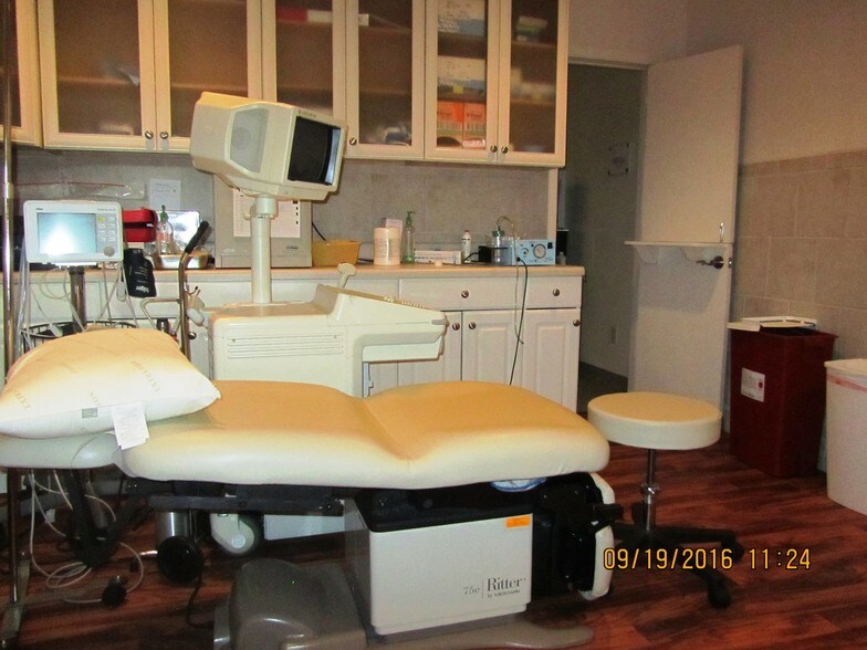 More Photos Of 704 Keystone Ct, Fayetteville Medical For Lease