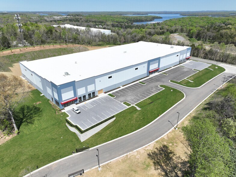 More Photos Of 900 Airpark Commerce Dr, Nashville Unknown For Lease