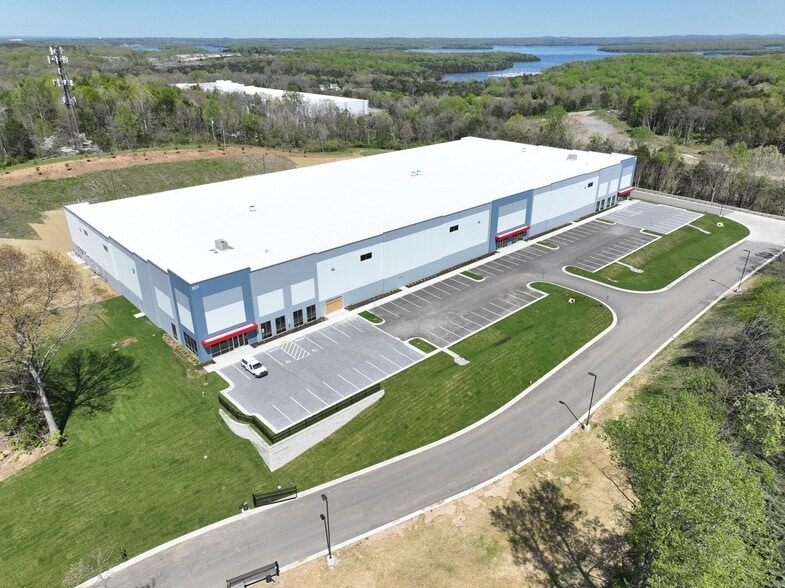 More Photos Of 900 Airpark Commerce Dr, Nashville Unknown For Lease