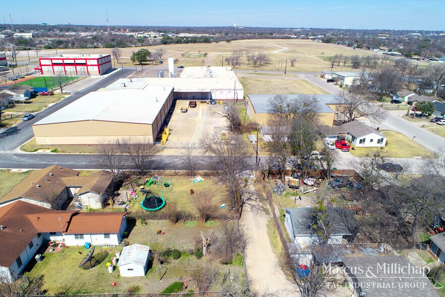 More Photos Of 3000 Dutton Ave, Waco Warehouse For Sale
