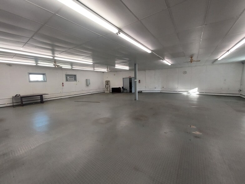 More Photos Of 66-68 Plymouth St, Edwardsville Flex For Sale