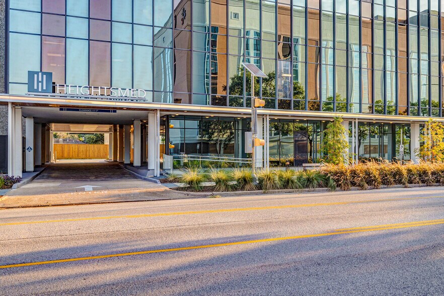 More Photos Of 427 W 20th St, Houston Medical For Lease