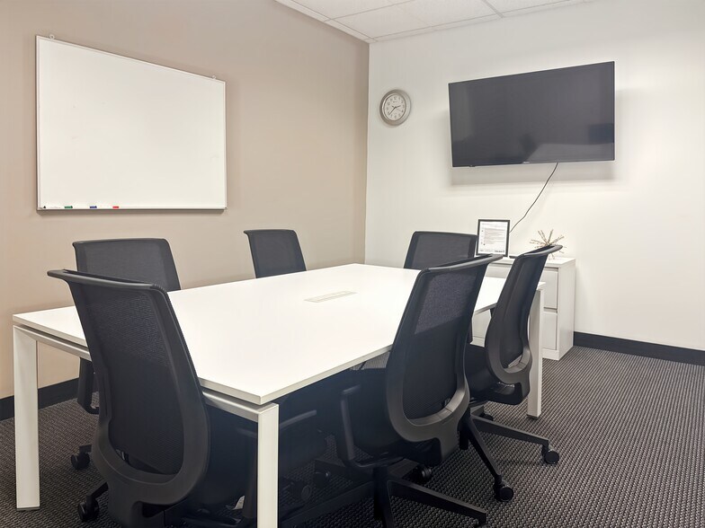 More Photos Of 6100 Oak Tree Blvd, Independence Coworking Space