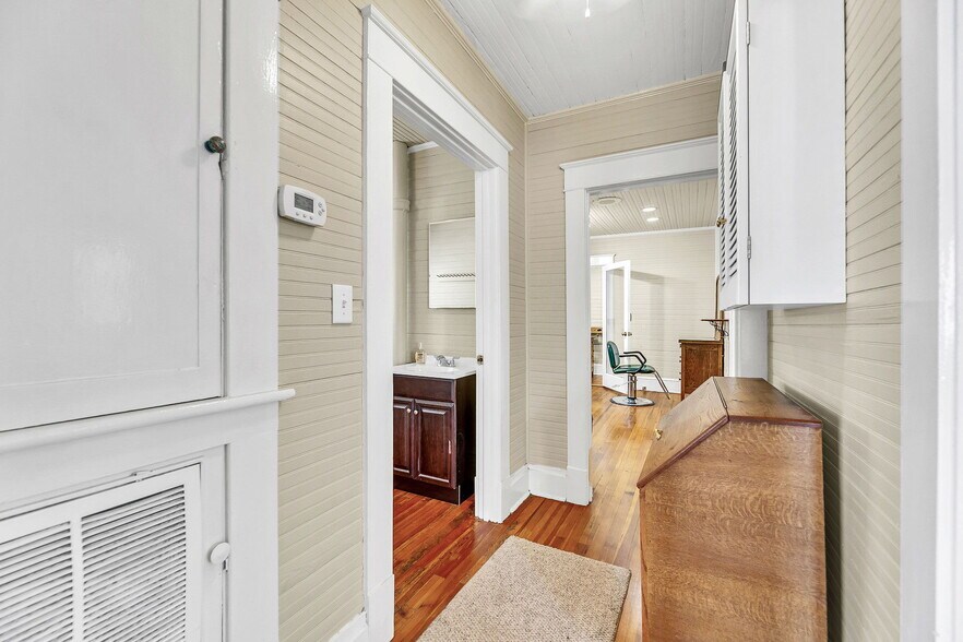 More Photos Of 104 State St, Greensboro Freestanding For Sale