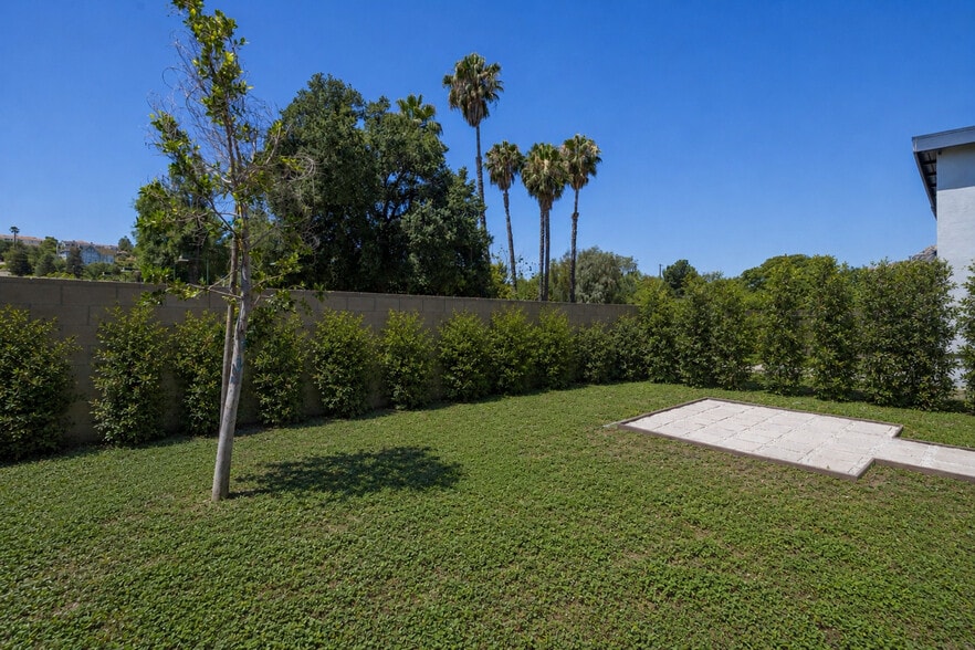 More Photos Of 22320 Itasca St, Chatsworth Apartments For Sale