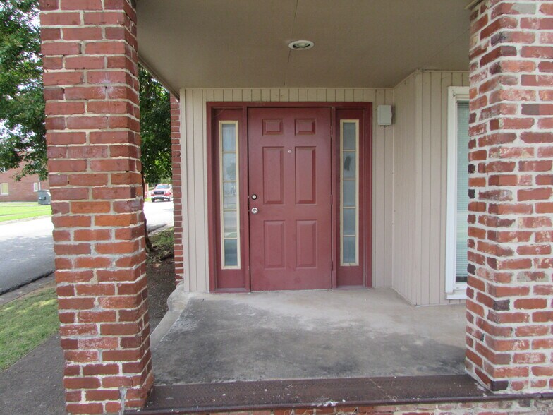 More Photos Of 1002 4th Ave SE, Decatur Office For Lease