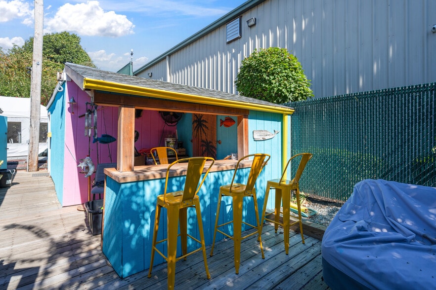 More Photos Of 20 Ackerson St, Bay Shore Freestanding For Sale