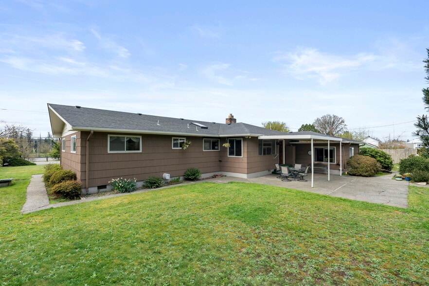 More Photos Of 1553 Bishop Rd, Chehalis Flex For Sale