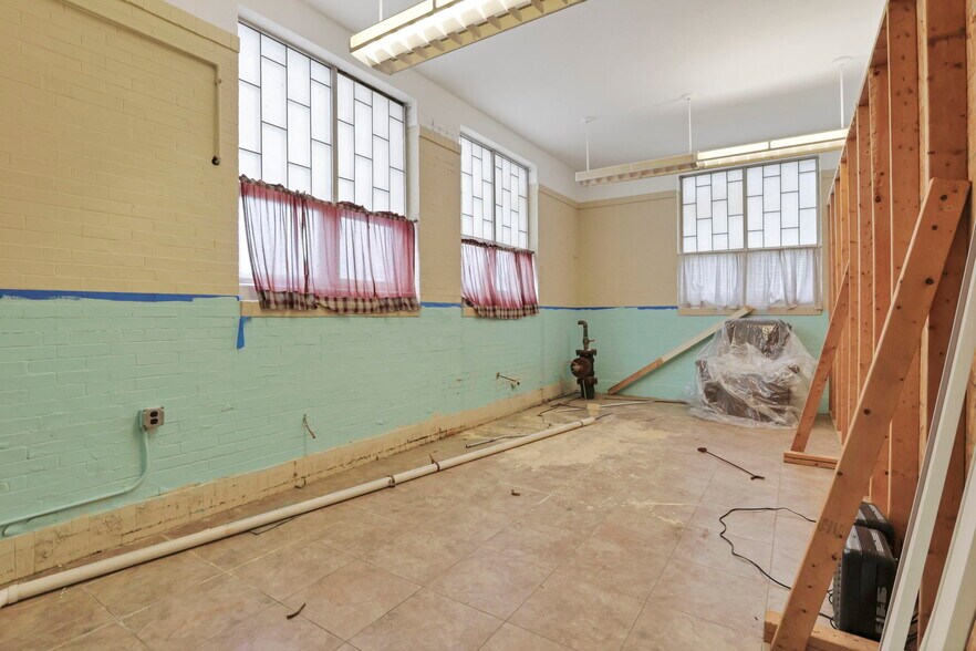 More Photos Of 300 E Auburn Ave, Springfield Office For Sale