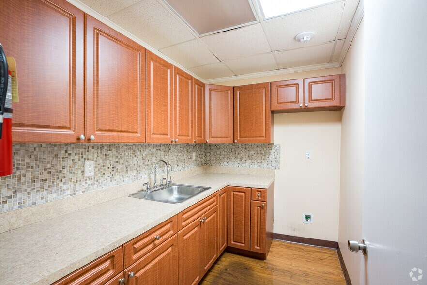 More Photos Of 951 S Le Jeune Rd, Coral Gables Medical For Sale