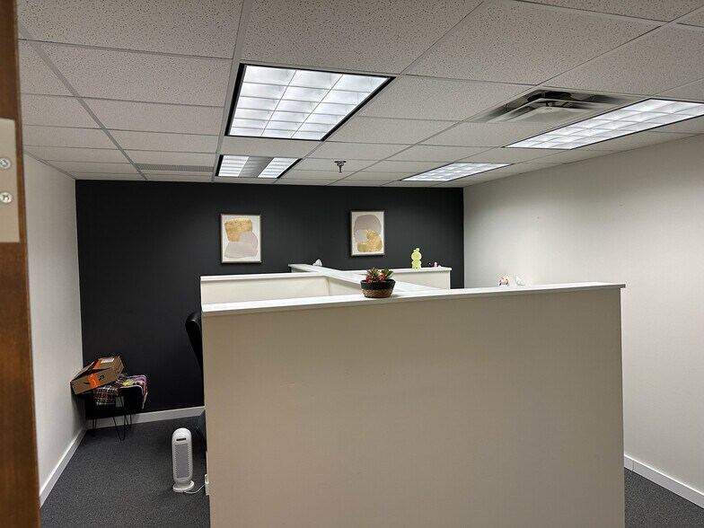 More Photos Of 8053 E Bloomington Fwy, Bloomington Office For Sale