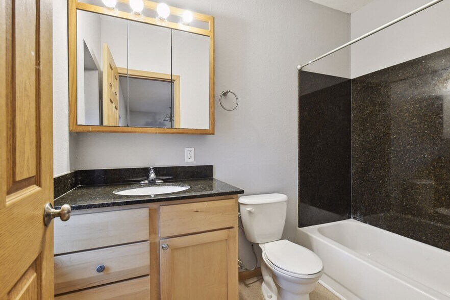 More Photos Of 137 E 17th St, Minneapolis Apartments For Sale