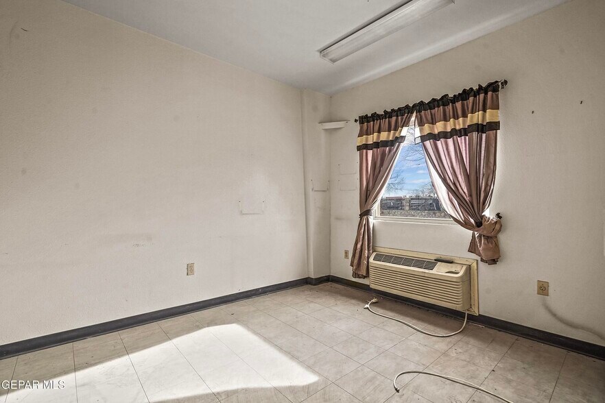More Photos Of 109 Seneca Dr, El Paso Warehouse For Sale