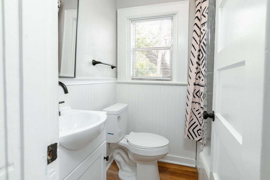 More Photos Of 1300 Illinois St, Mobile Multifamily For Sale