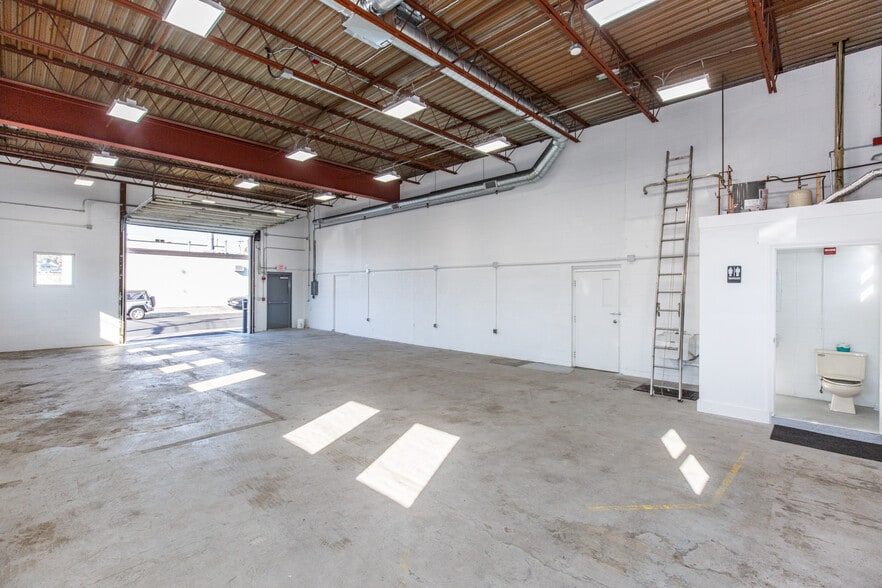 More Photos Of 26 Oakdale Ave, Johnston Warehouse For Lease