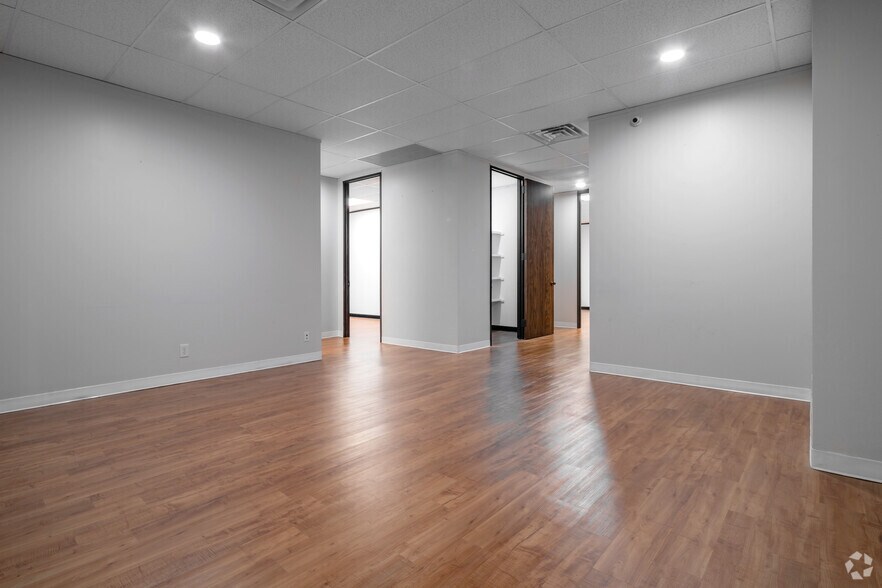 More Photos Of 4203-4211 Gardendale St, San Antonio Office For Lease
