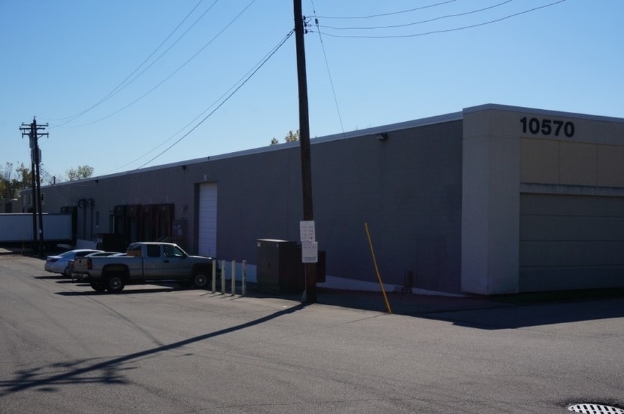 More Photos Of 10570 Chester Rd, Cincinnati Warehouse For Lease
