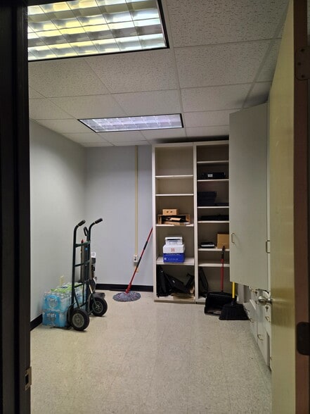 More Photos Of 700 S 10th St, McAllen Office For Sale