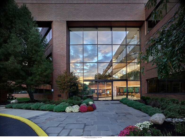 More Photos Of 100 Berwyn Park, Berwyn Unknown For Lease