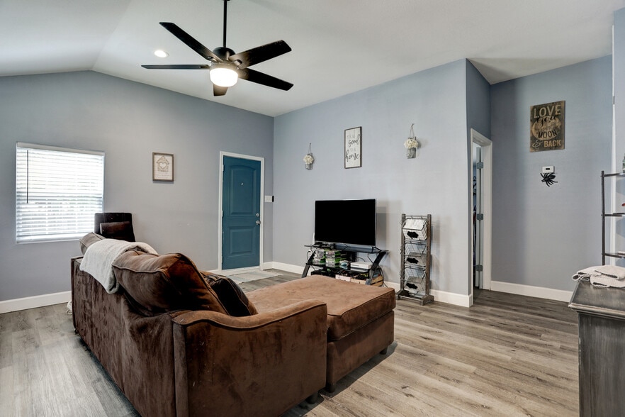 More Photos Of 2322 Central St, Dickinson Apartments For Sale