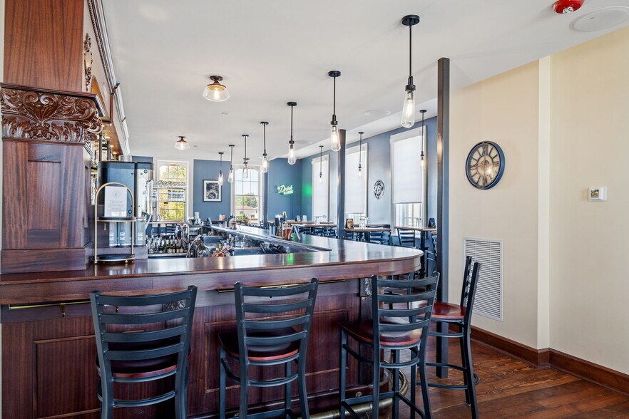 More Photos Of 6811 Hickory St, Tinley Park Bar For Sale