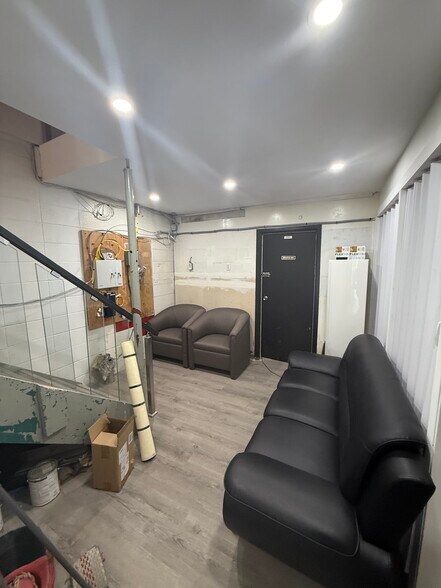 More Photos Of 59 East Lake Cres NE, Airdrie Service For Sale