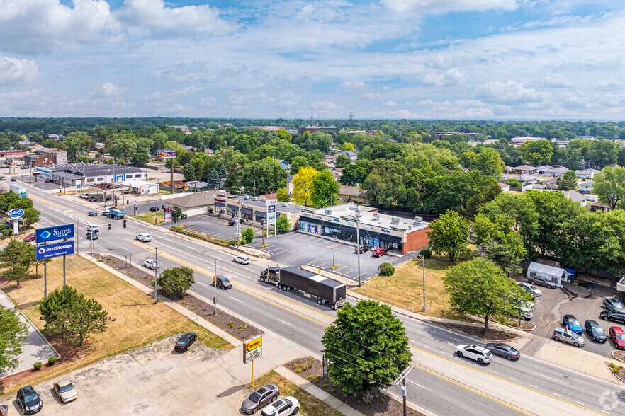 More Photos Of 284-300 S Larkin Ave, Joliet Storefront For Lease