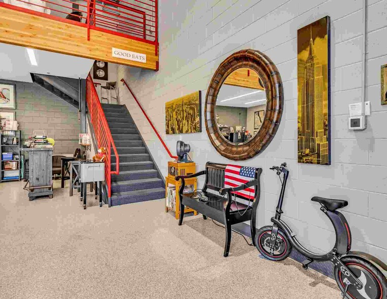 More Photos Of 15032 N 74th St, Scottsdale Showroom For Sale