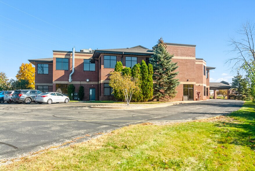 More Photos Of 491 S Washburn St, Oshkosh Office For Sale