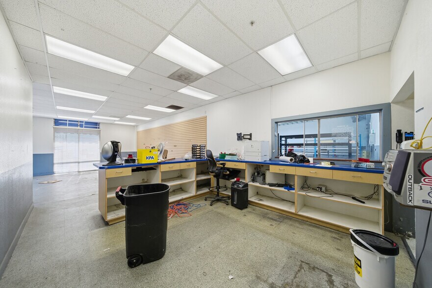 More Photos Of 450 Veterans Blvd, Redwood City Unknown For Lease