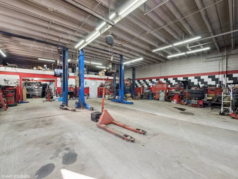 More Photos Of 1634 E Oakton St, Des Plaines Auto Repair For Sale