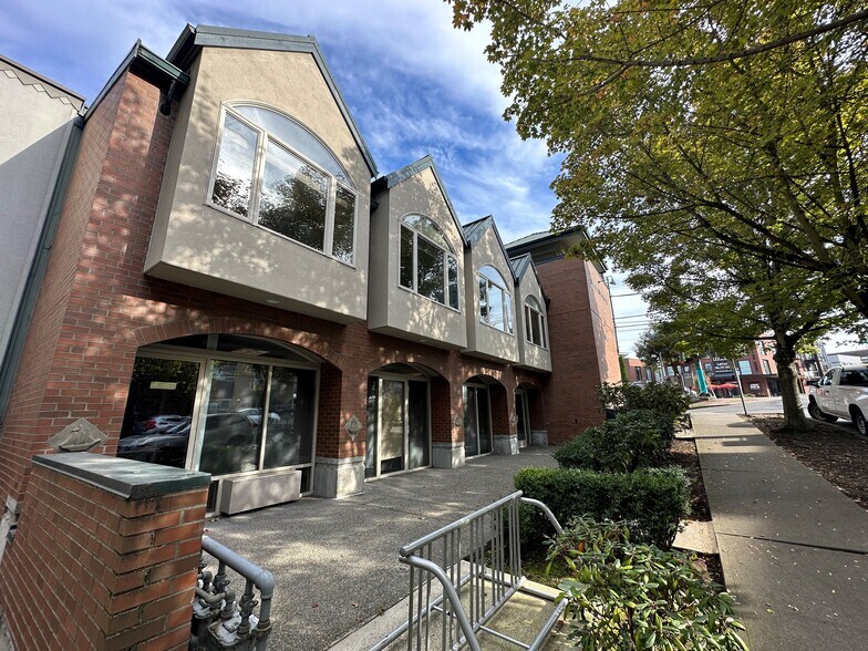 More Photos Of 3302 Fuhrman Ave E, Seattle Office For Lease