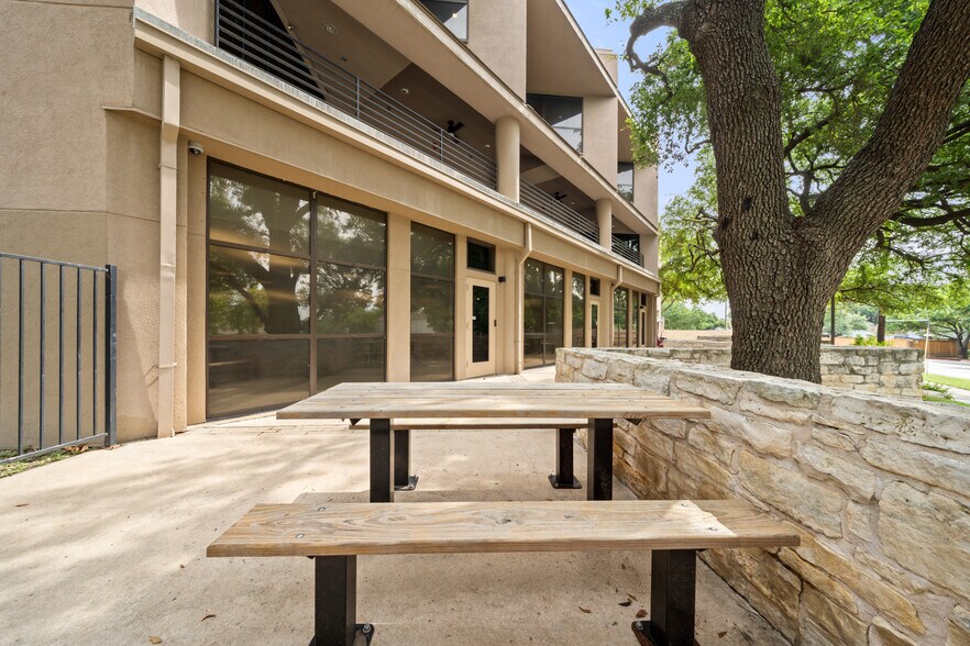More Photos Of 7620 Guadalupe St, Austin Office For Lease