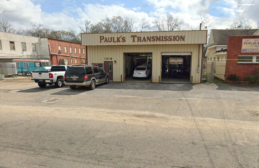 Primary Photo Of 1810 Mt. Meigs Rd, Montgomery Auto Repair For Sale