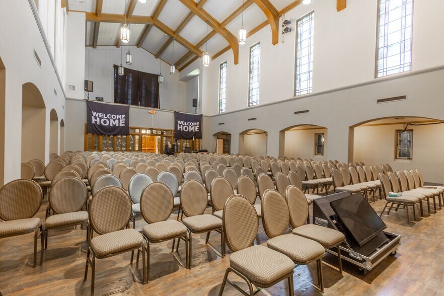 More Photos Of 1500 14th St, Lubbock Religious Facility For Sale