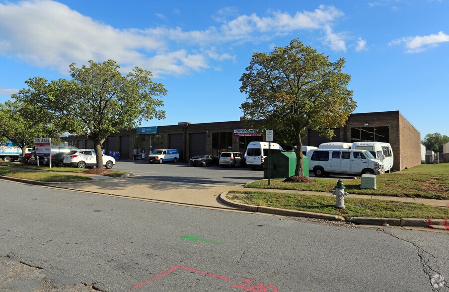 More Photos Of 7701-7717 Penn Belt Dr, Forestville Warehouse For Lease