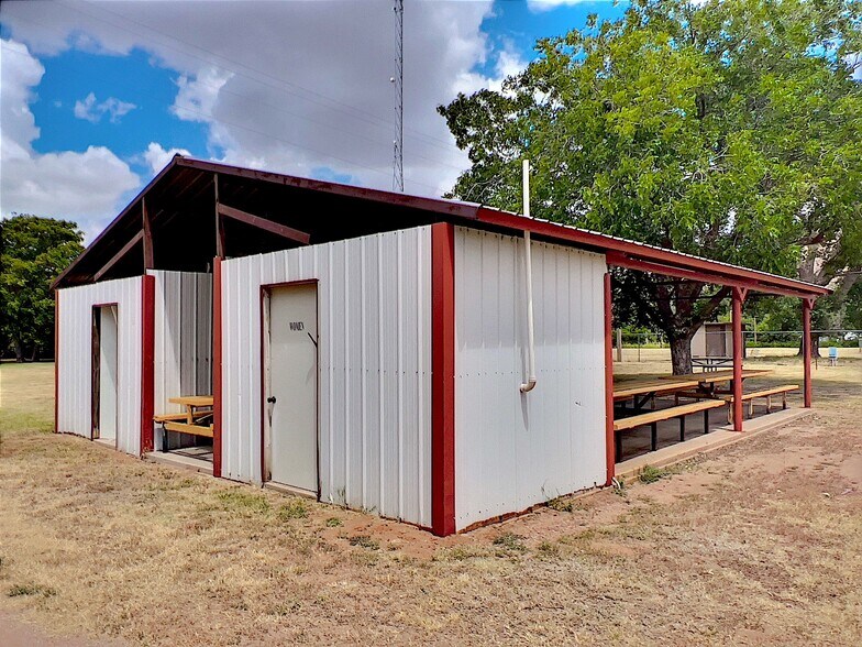 More Photos Of 14683 OK-44A, Lone Wolf Amusement Park For Sale