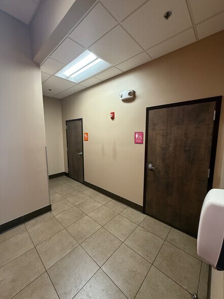 More Photos Of 530 Crescent Blvd, Glen Ellyn Freestanding For Lease