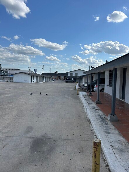 More Photos Of 3426 Fredericksburg Rd, San Antonio Hotel For Sale