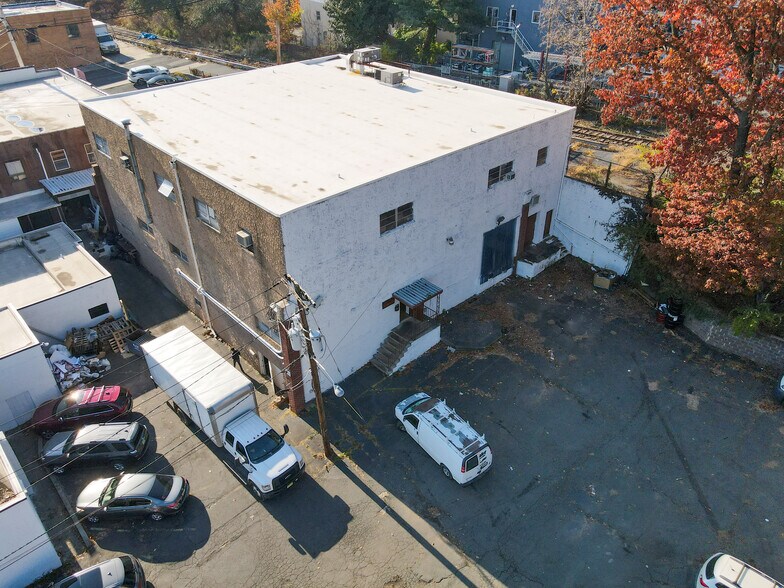 More Photos Of 115 Roosevelt Ave, Belleville Industrial For Lease