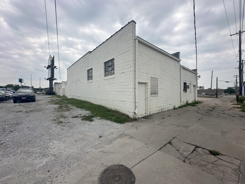 More Photos Of 2322-2324 O St, Lincoln Storefront For Sale