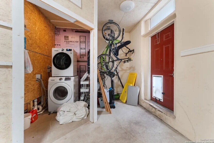 More Photos Of 2323 Buena Vista St, San Antonio Freestanding For Sale
