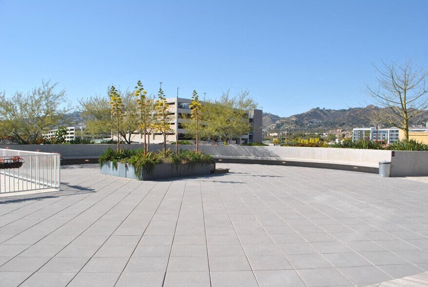 More Photos Of 925 N La Brea Ave, Los Angeles Loft Creative Space For Lease